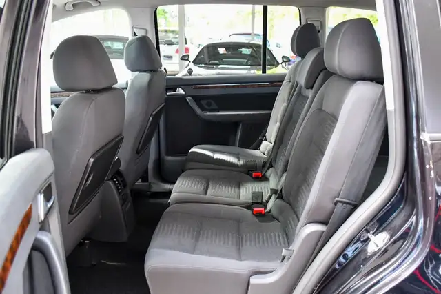 Volkswagen Touran view 13