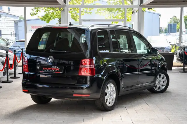 Volkswagen Touran view 2