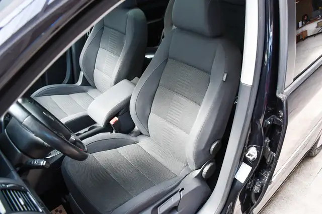 Volkswagen Touran view 10