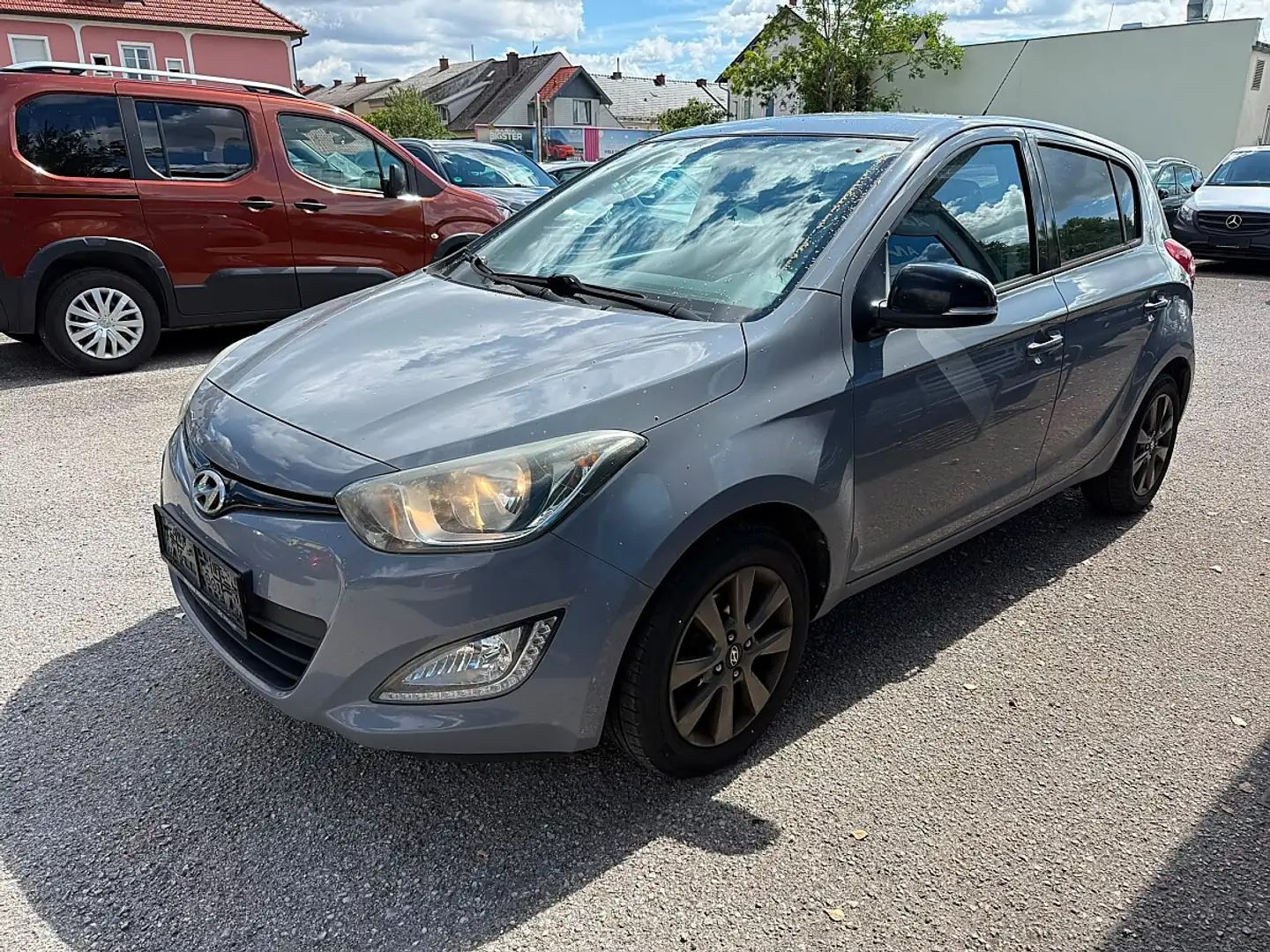 Hyundai i20 1,25 Life Grau - 2