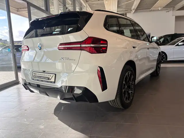 BMW X3 view 8