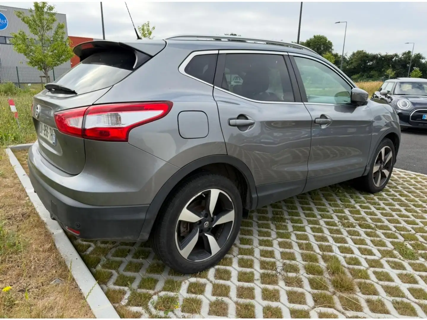 Nissan Qashqai Qashqai 1.2 DIG-T - 115 - BV X-Tronic Euro 6  II 2 Gris - 2