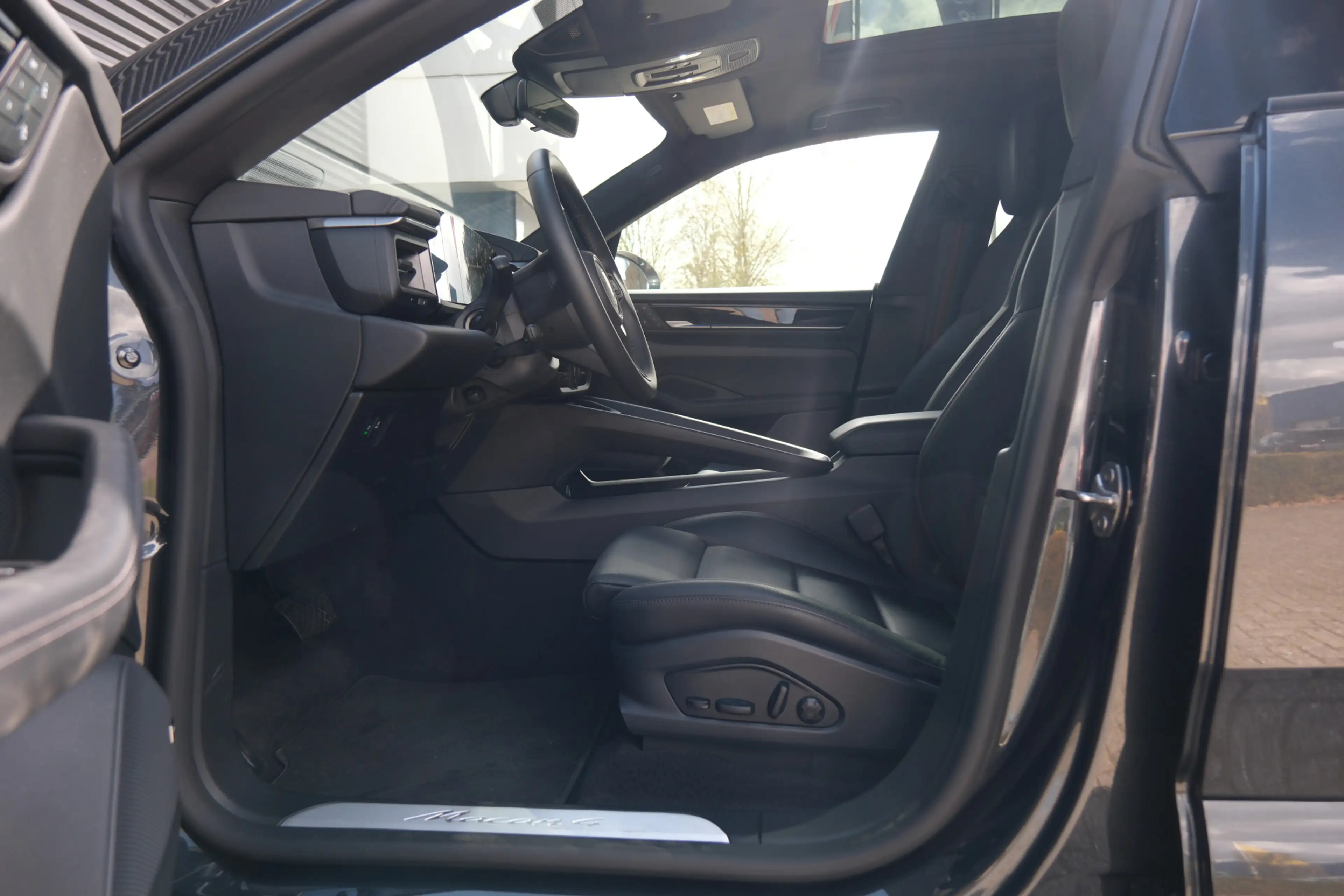 Porsche Macan 4 | Luchtvering | Bose | Schuifkanteldak |  Trekha — photo 14