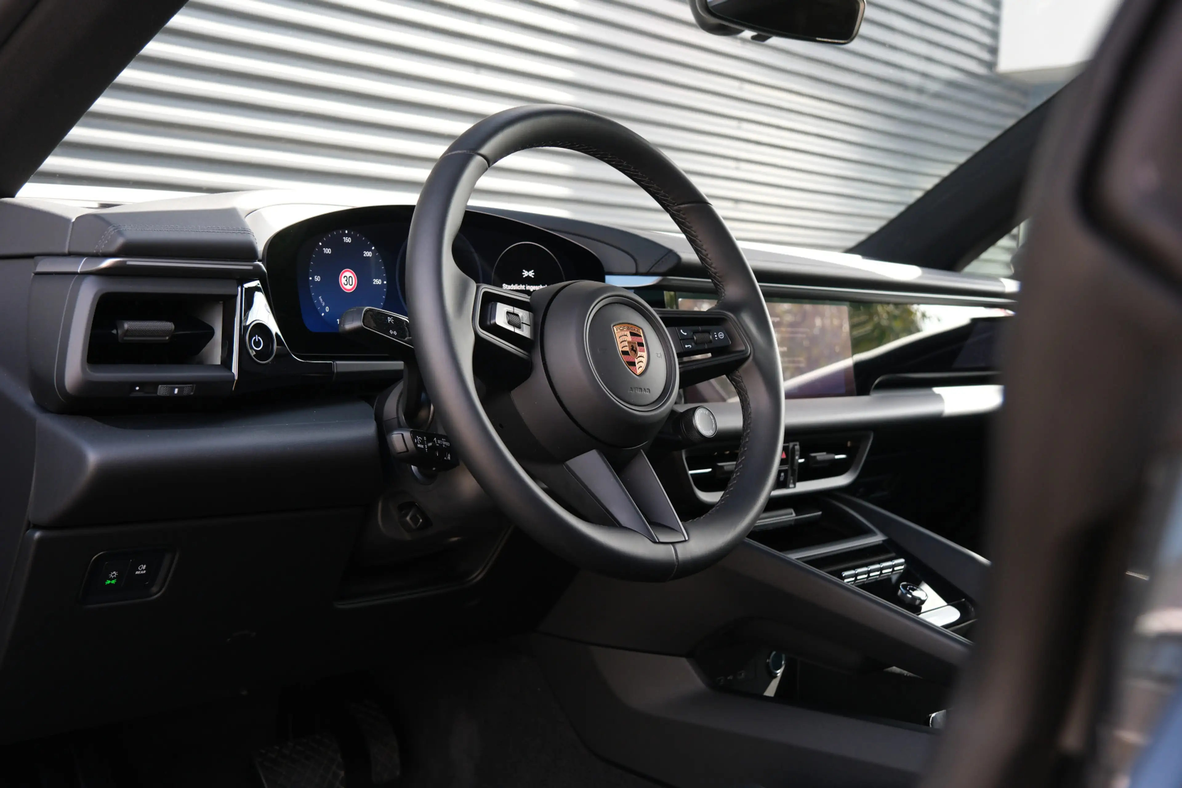 Porsche Macan 4 | Luchtvering | Bose | Schuifkanteldak |  Trekha — photo 22