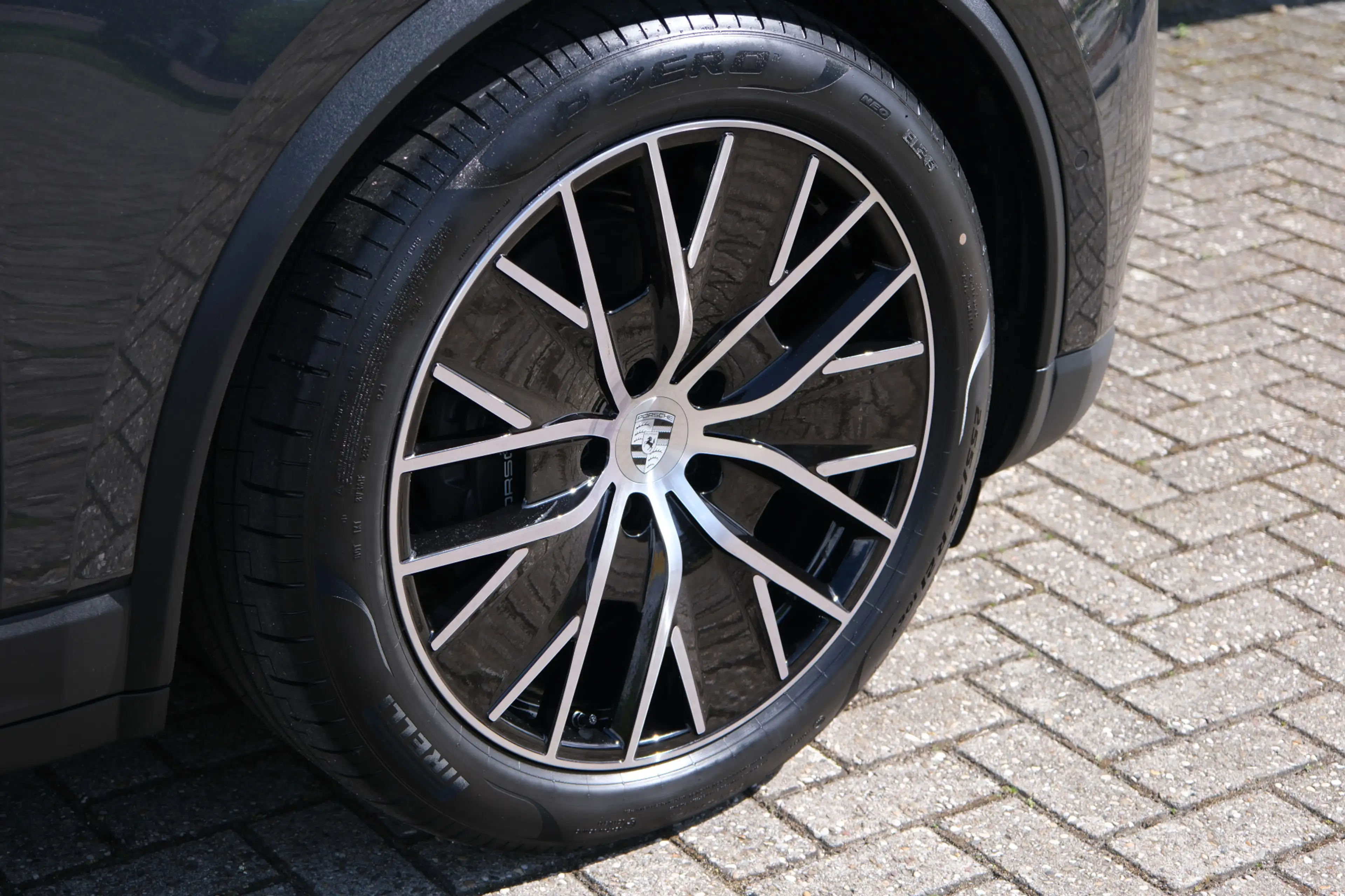 Porsche Macan 4 | Luchtvering | Bose | Schuifkanteldak |  Trekha — photo 24