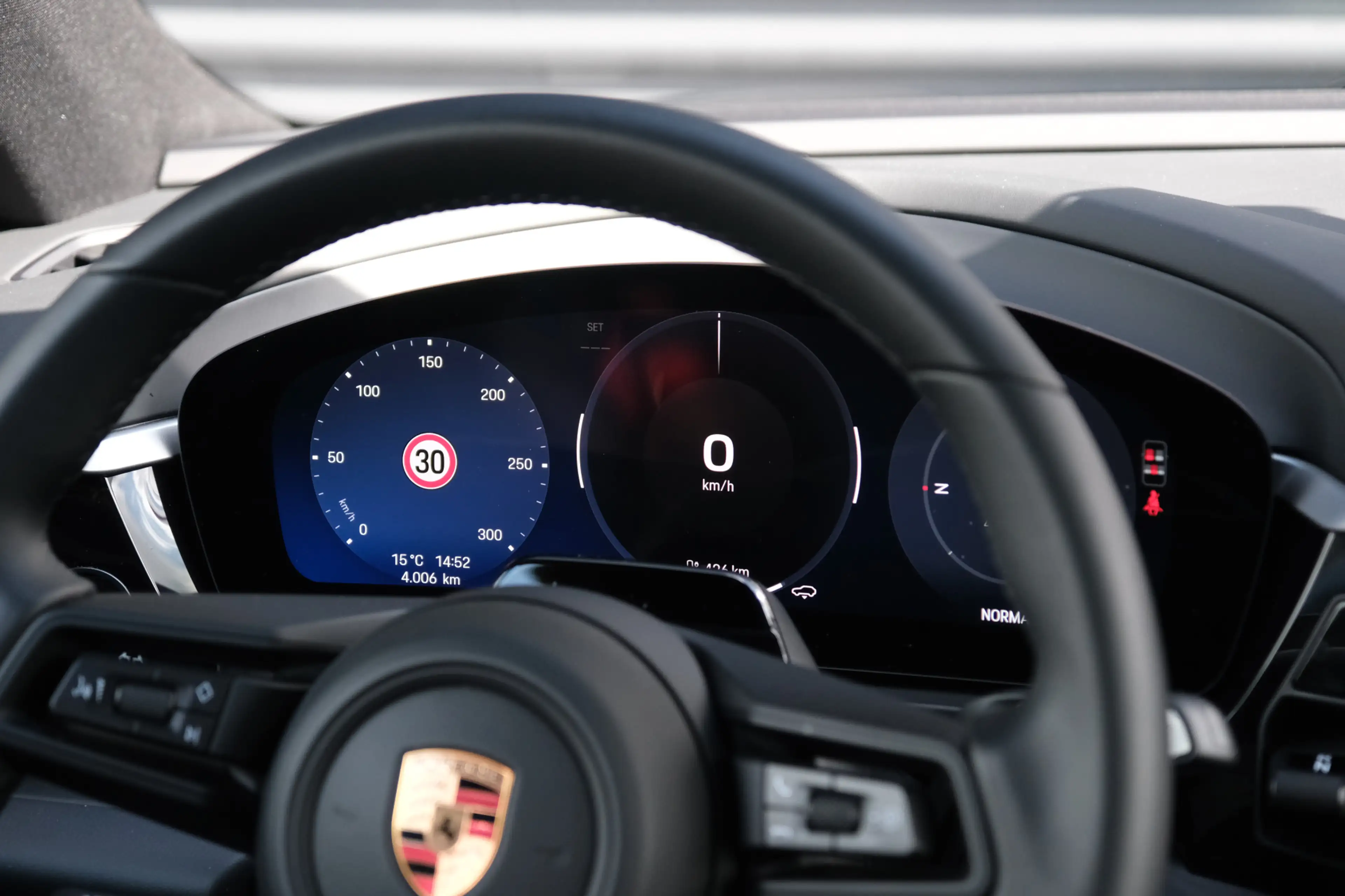 Porsche Macan 4 | Luchtvering | Bose | Schuifkanteldak |  Trekha — photo 20