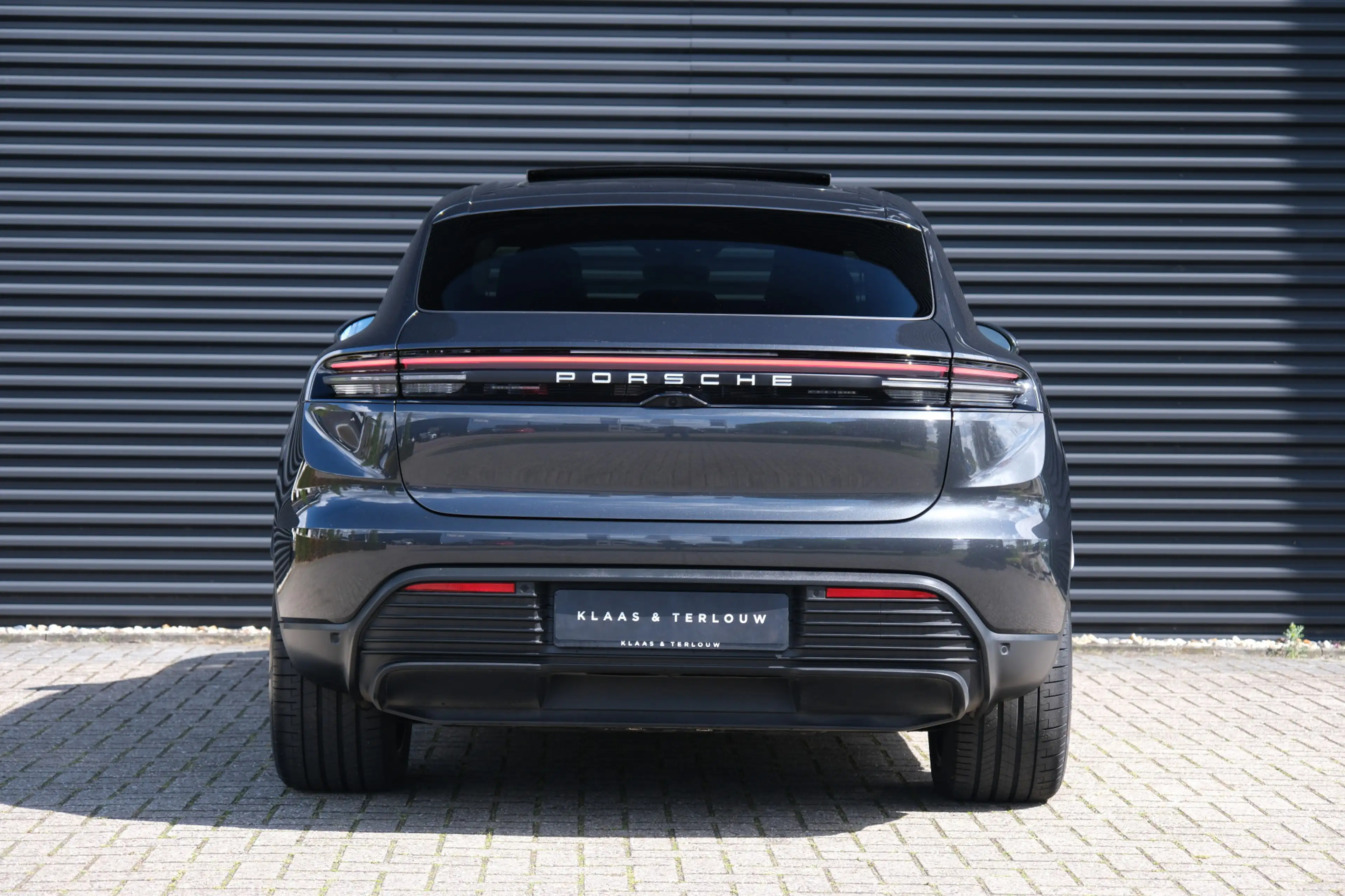 Porsche Macan 4 | Luchtvering | Bose | Schuifkanteldak |  Trekha — photo 12