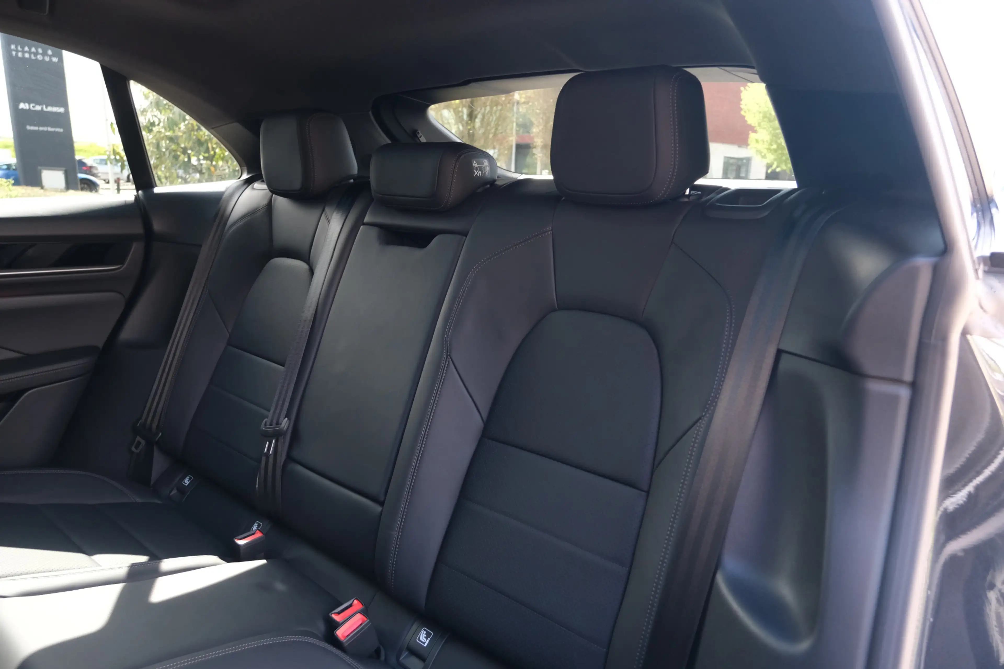 Porsche Macan 4 | Luchtvering | Bose | Schuifkanteldak |  Trekha — photo 18