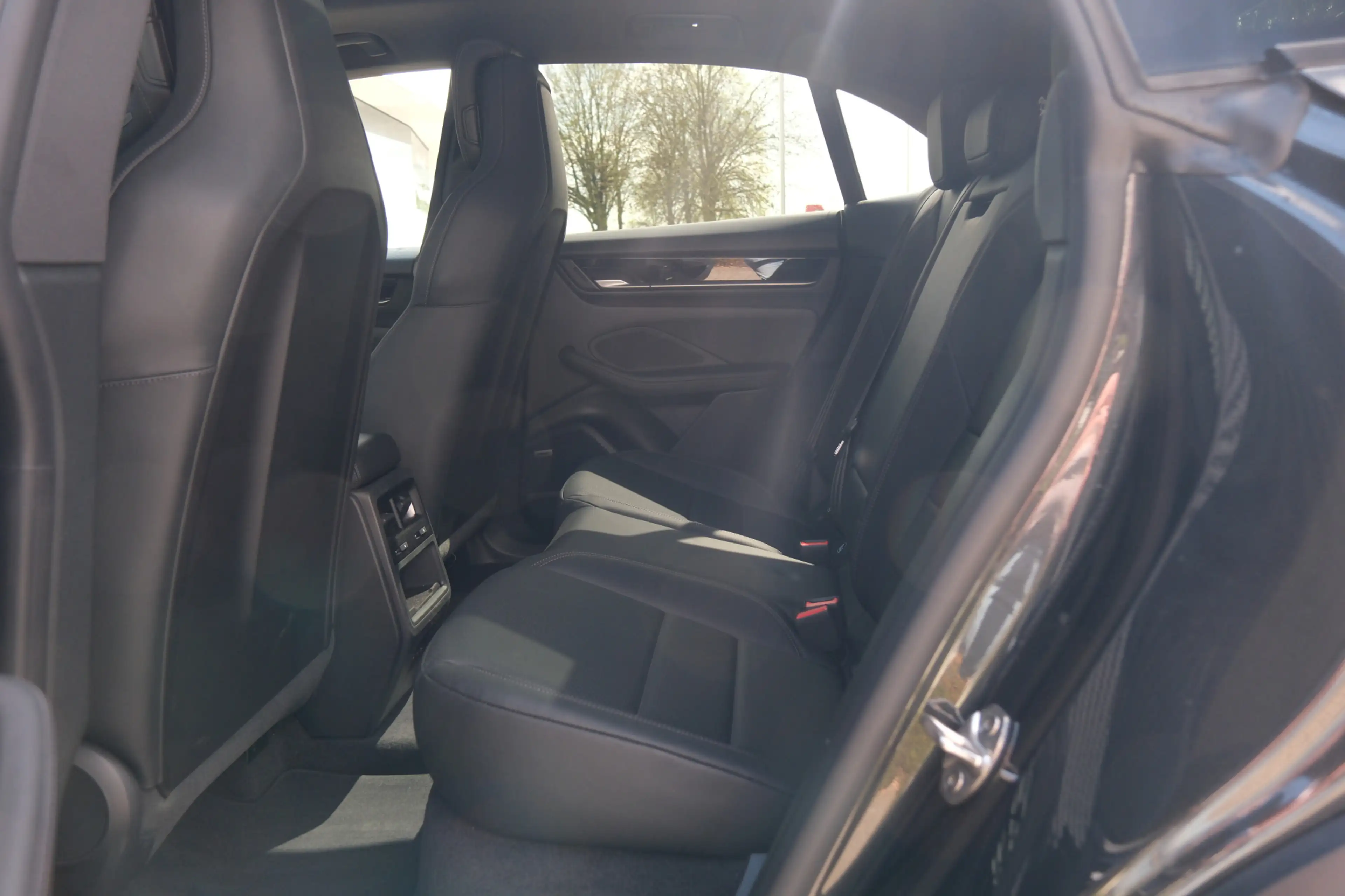 Porsche Macan 4 | Luchtvering | Bose | Schuifkanteldak |  Trekha — photo 17
