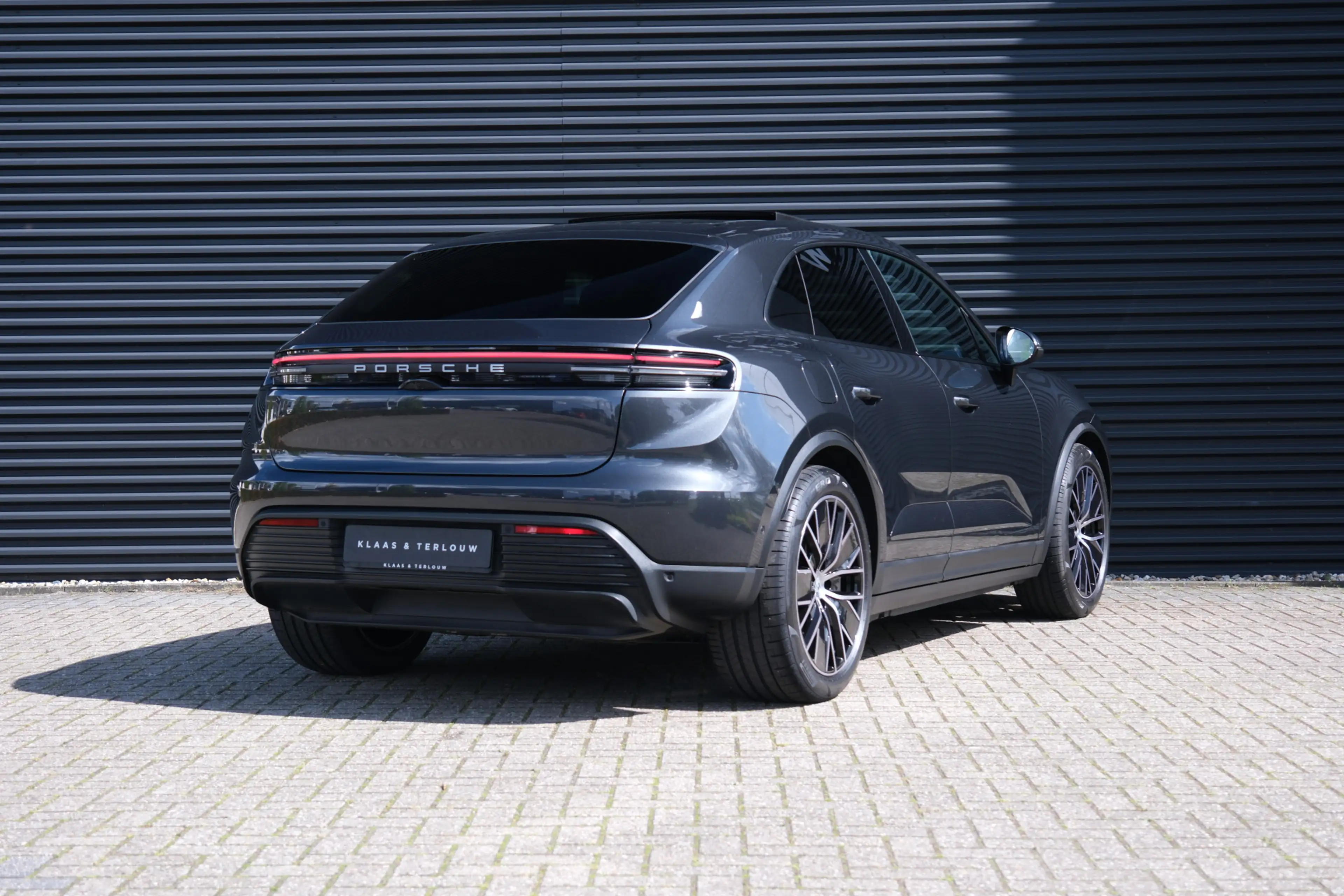 Porsche Macan 4 | Luchtvering | Bose | Schuifkanteldak |  Trekha — photo 3