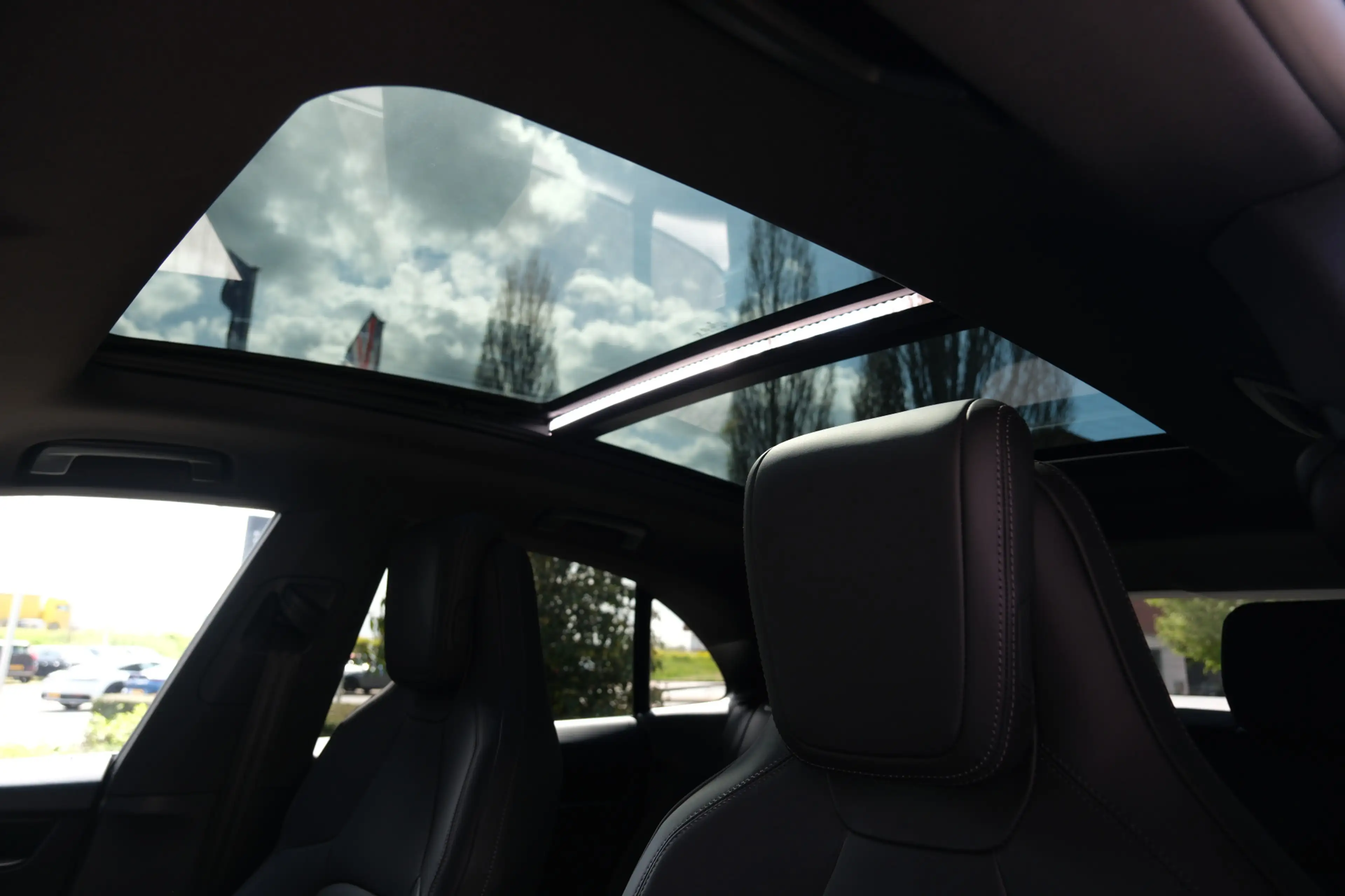 Porsche Macan 4 | Luchtvering | Bose | Schuifkanteldak |  Trekha — photo 5