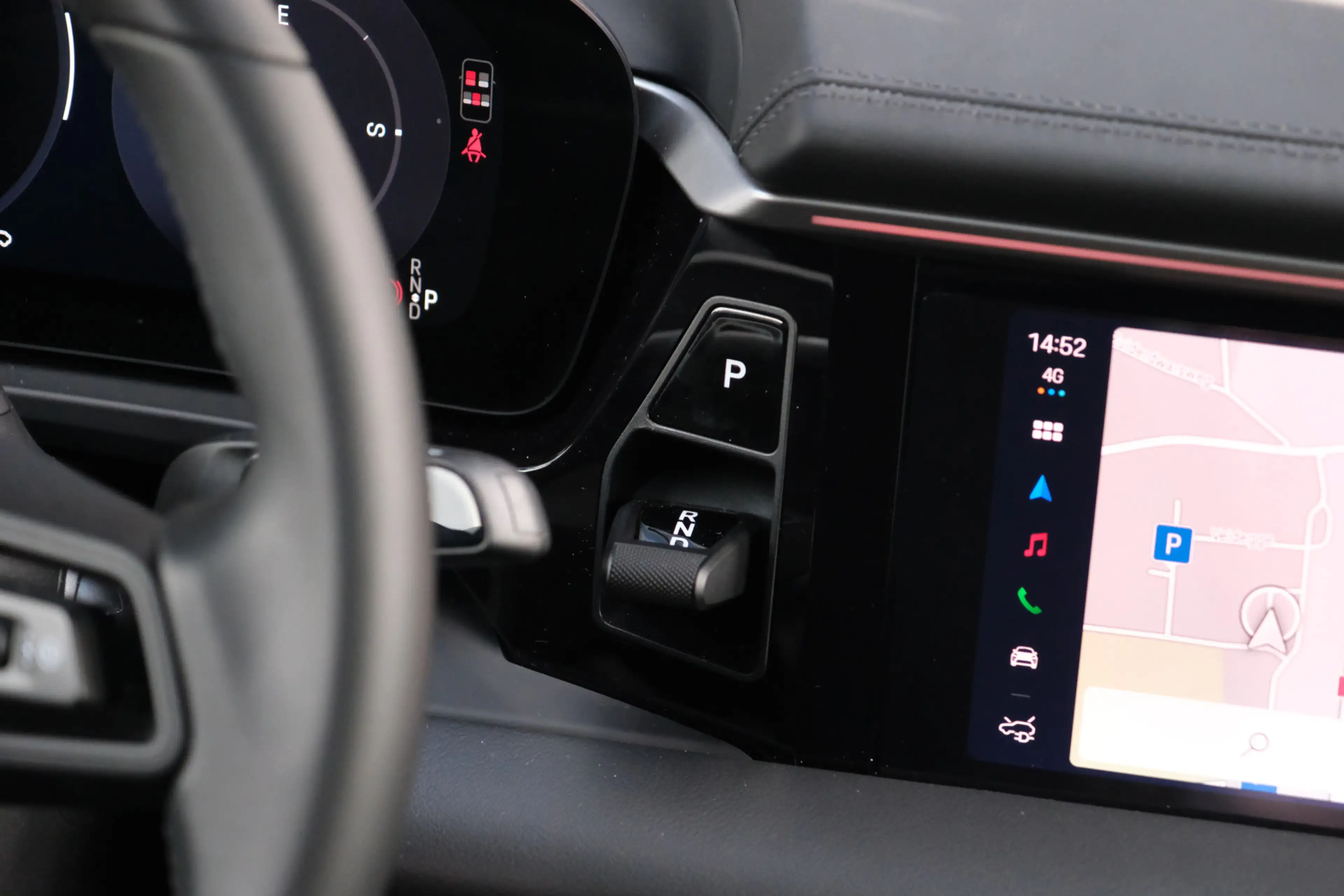 Porsche Macan 4 | Luchtvering | Bose | Schuifkanteldak |  Trekha — photo 23