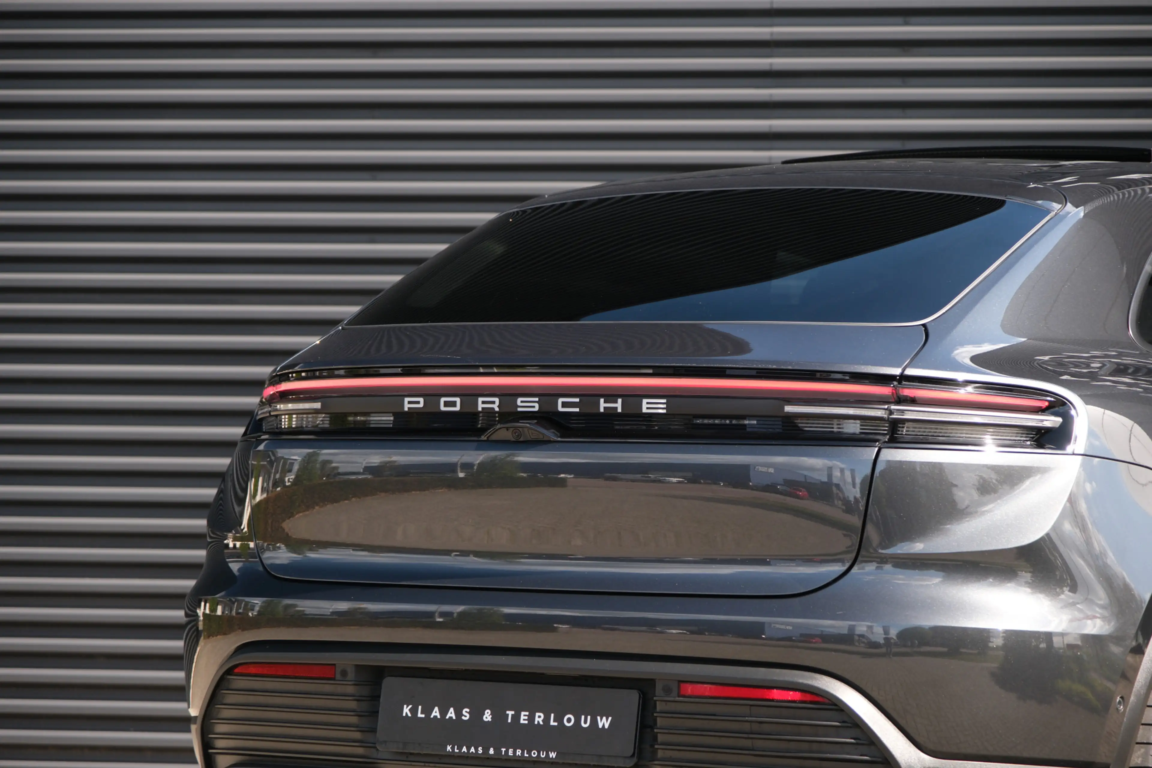 Porsche Macan 4 | Luchtvering | Bose | Schuifkanteldak |  Trekha — photo 11