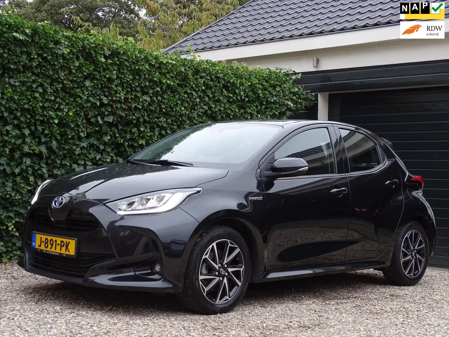 Toyota Yaris 1.5 Hybrid First Edition Zwart - 1