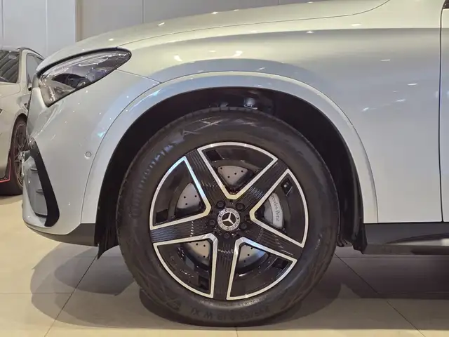 Mercedes-Benz GLC view 10