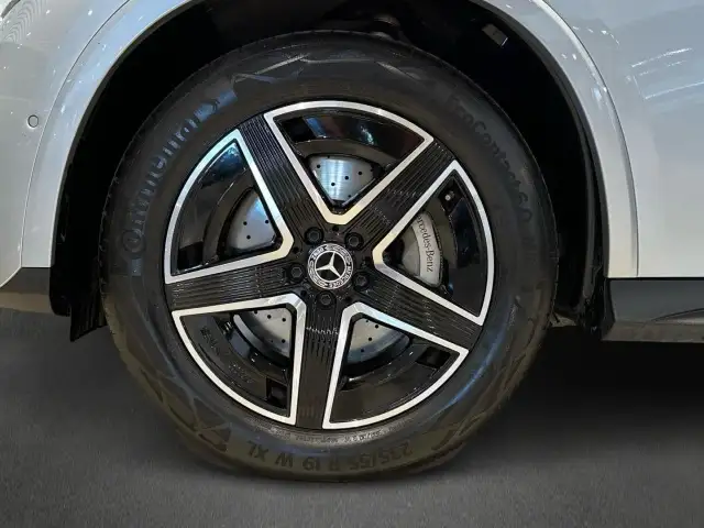 Mercedes-Benz GLC view 5