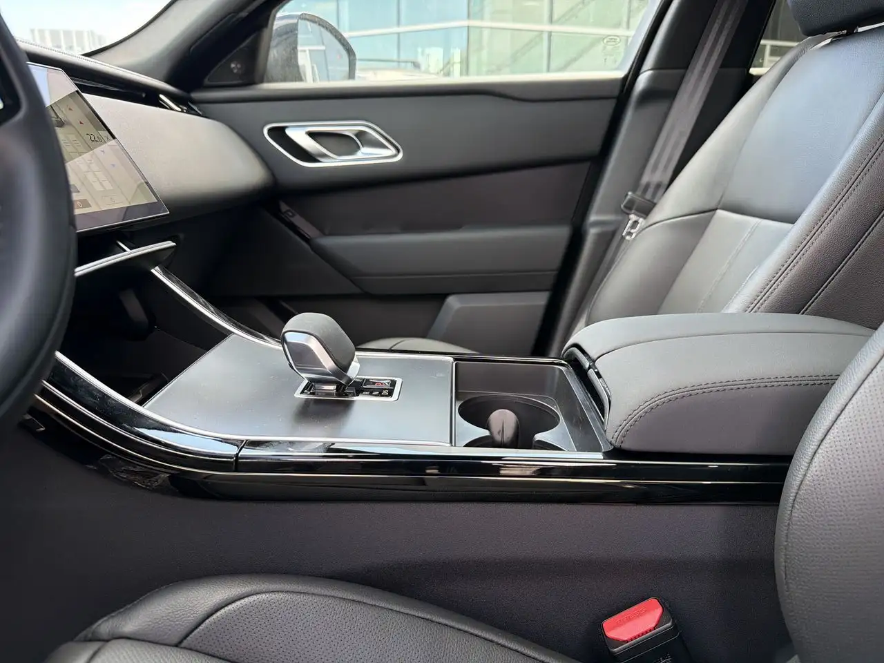 Land Rover Range Rover Velar снимка Land Rover Range Rover Velar