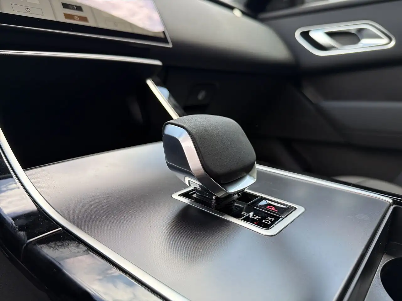 Land Rover Range Rover Velar снимка Land Rover Range Rover Velar