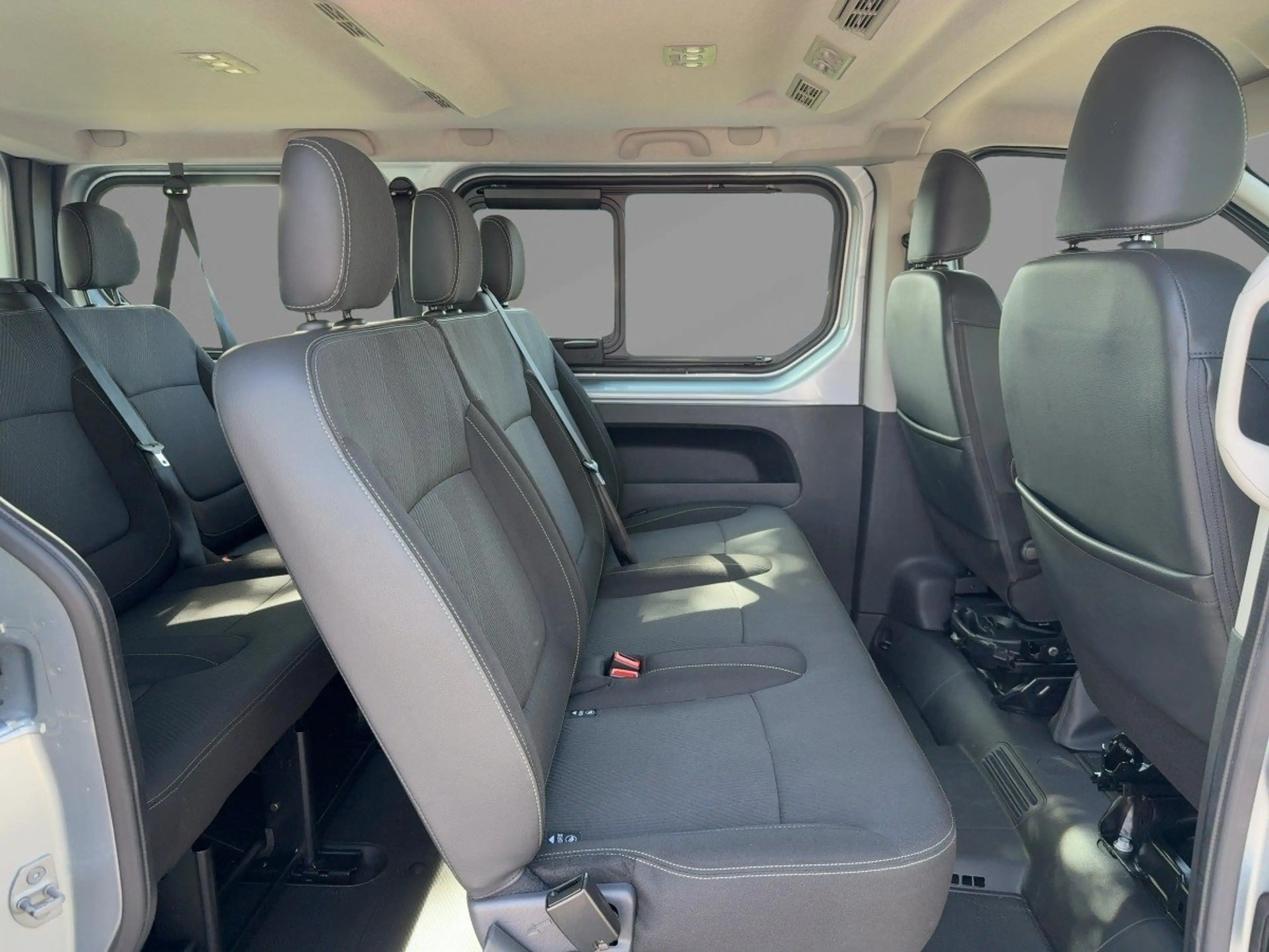 Nissan NV300 Kombi dCi 170 L1H1 2.8t N-CONNECTA LED+360 — photo 12