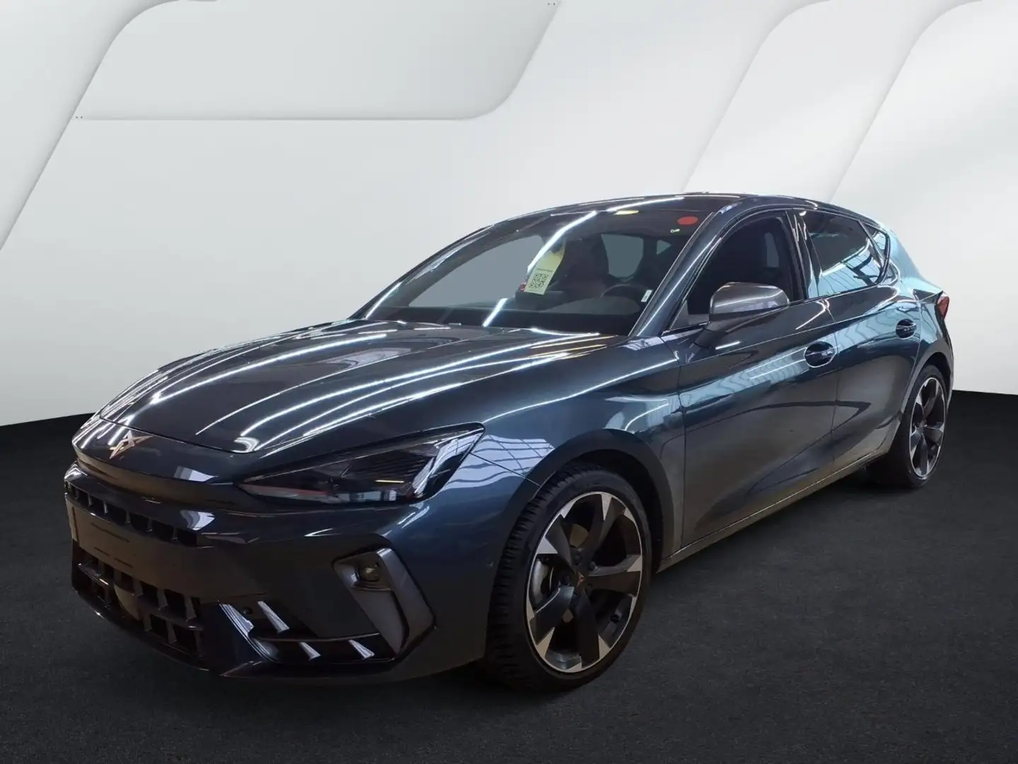 CUPRA Leon 1.5 eTSI DSG +RKAM +LED +ACC +NAVI +SHZ +18" +APP Grau - 2