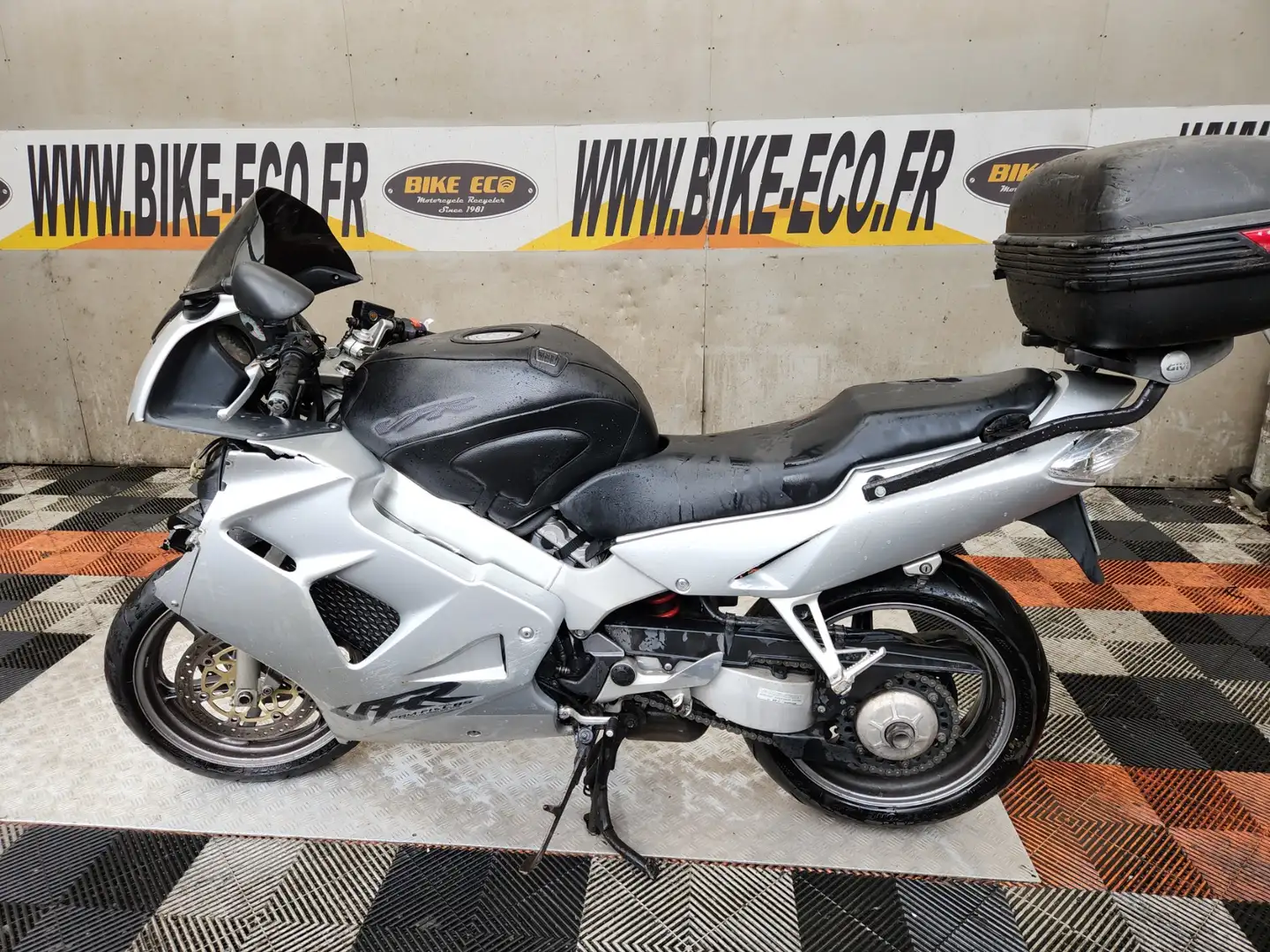 Honda VFR Szürke - 2