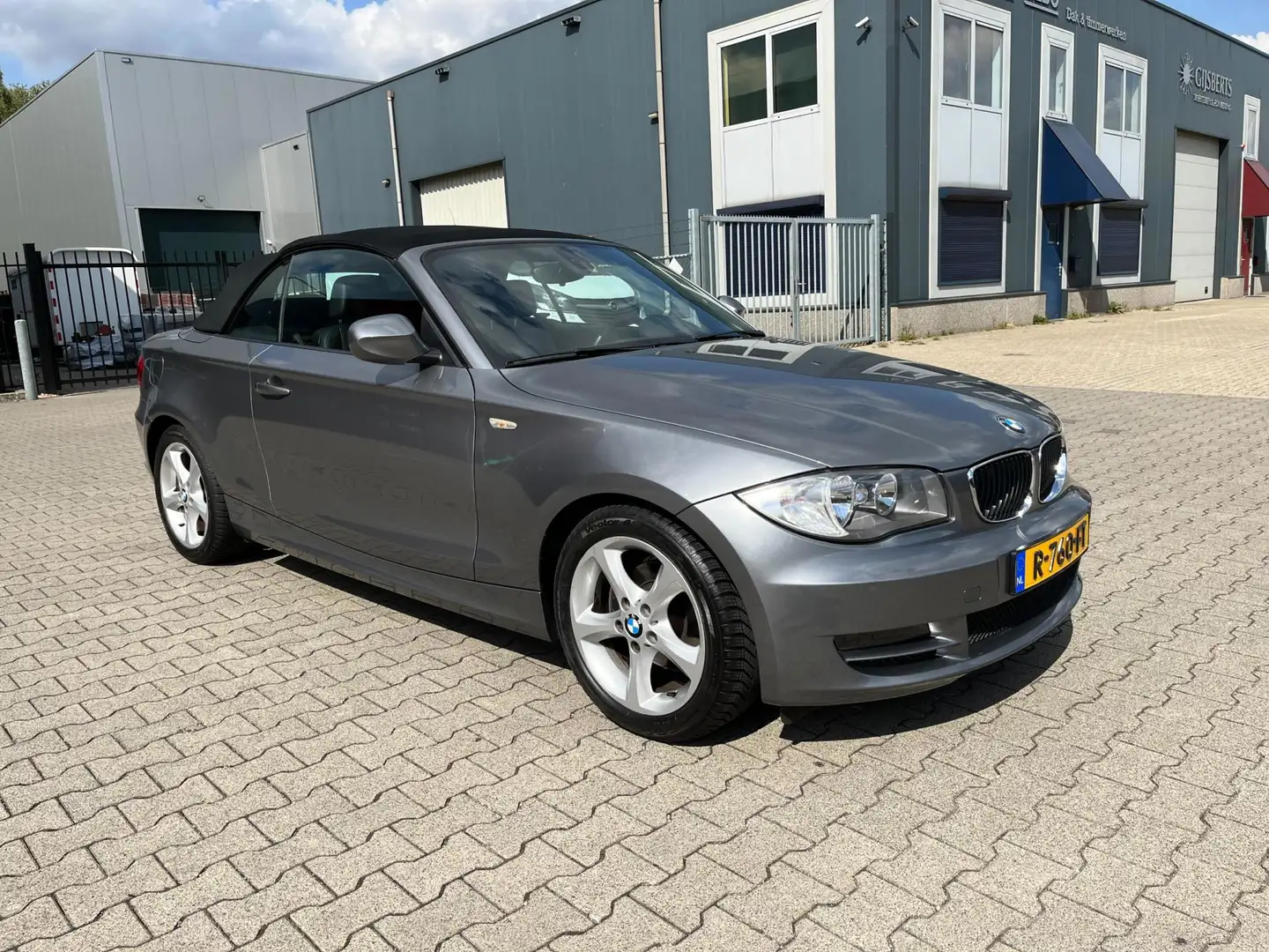 BMW 118 1-serie Cabrio 118i High Executive Grijs - 1