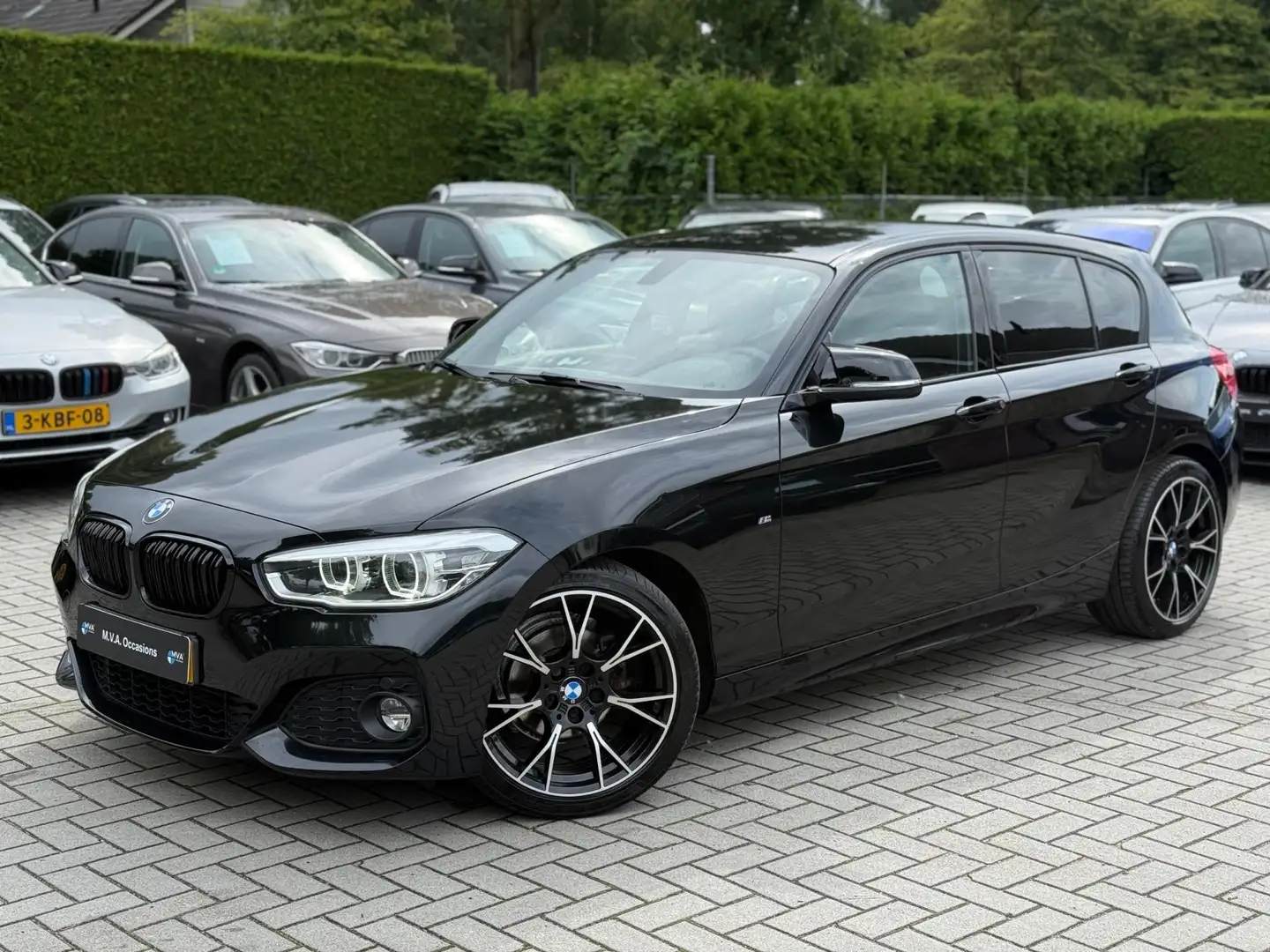 BMW 118 1-serie 118i Corporate Lease Executive M Sport|Led Zwart - 1