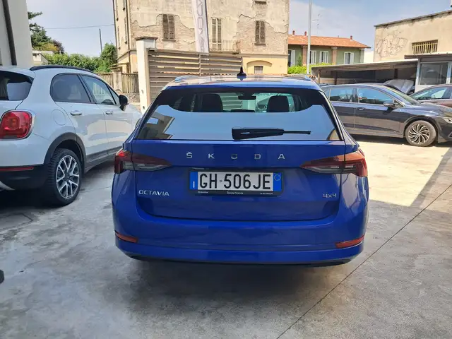 Skoda Octavia view 3