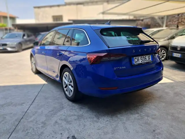 Skoda Octavia view 4