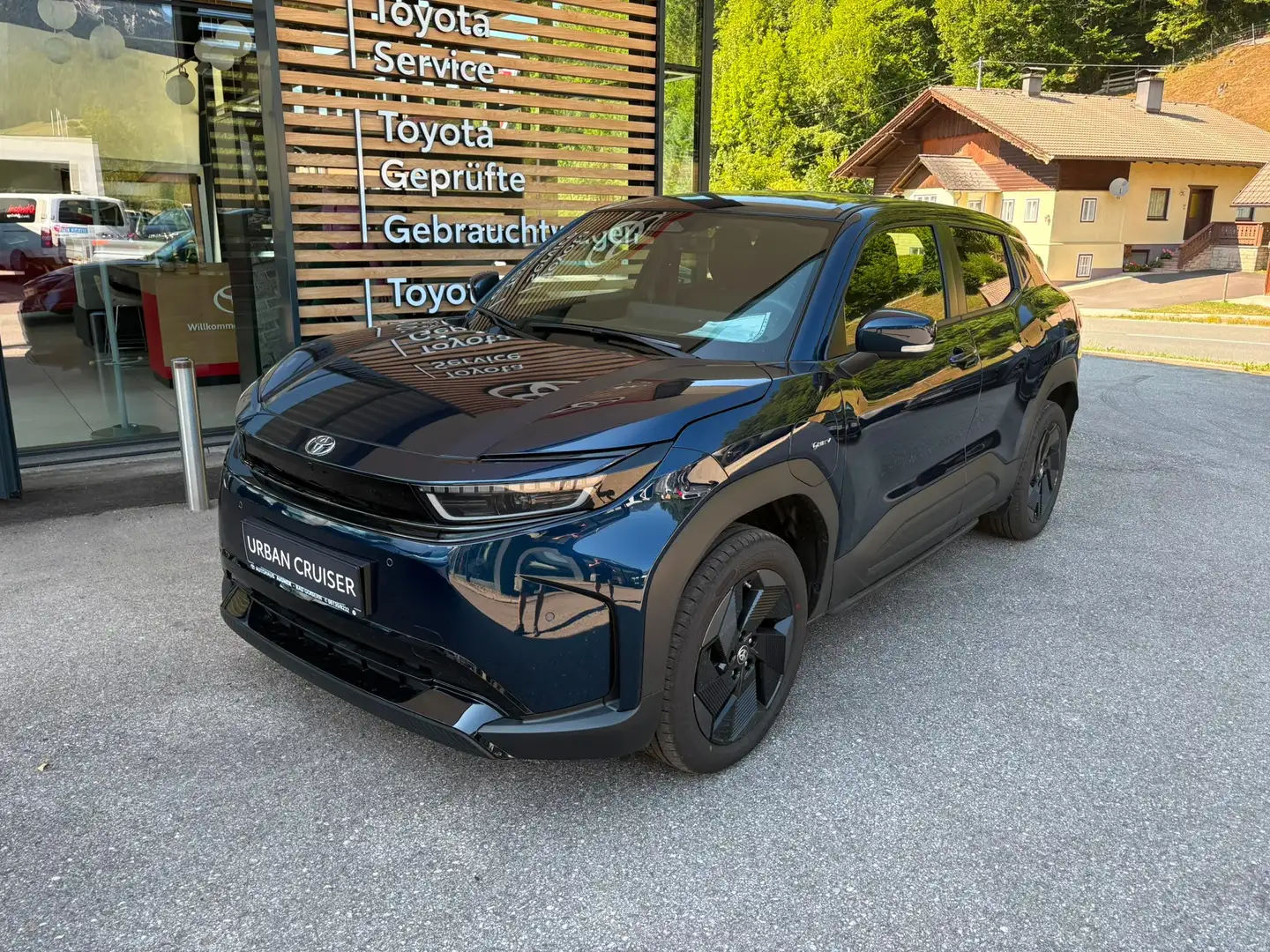 Toyota Urban Cruiser Urban Cruiser Elektro 61kWh Teamplayer Aut. Blau - 2