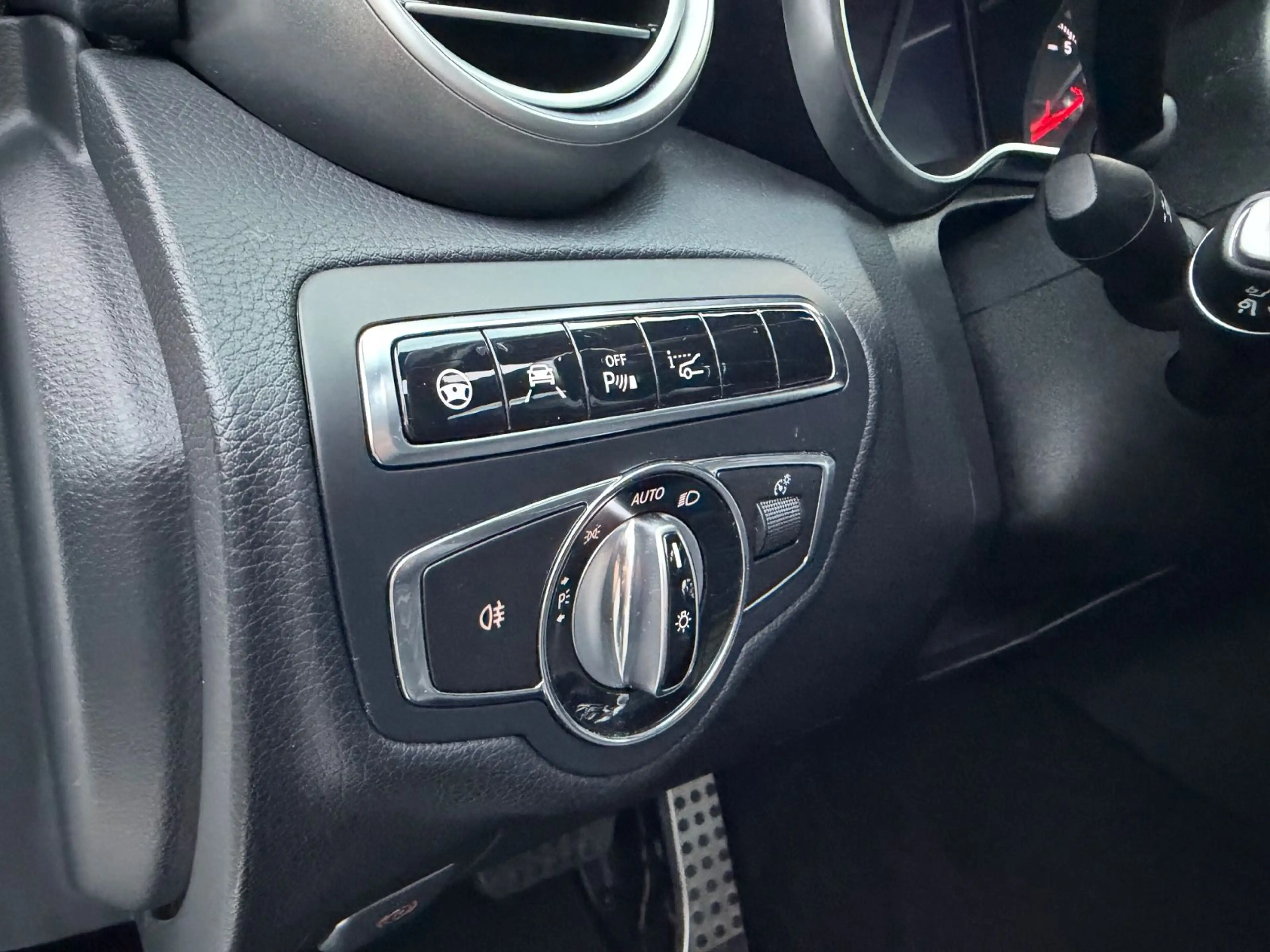 Mercedes-Benz C 400 C Limousine 4Matic/Pano-Dach/Burmester — photo 15