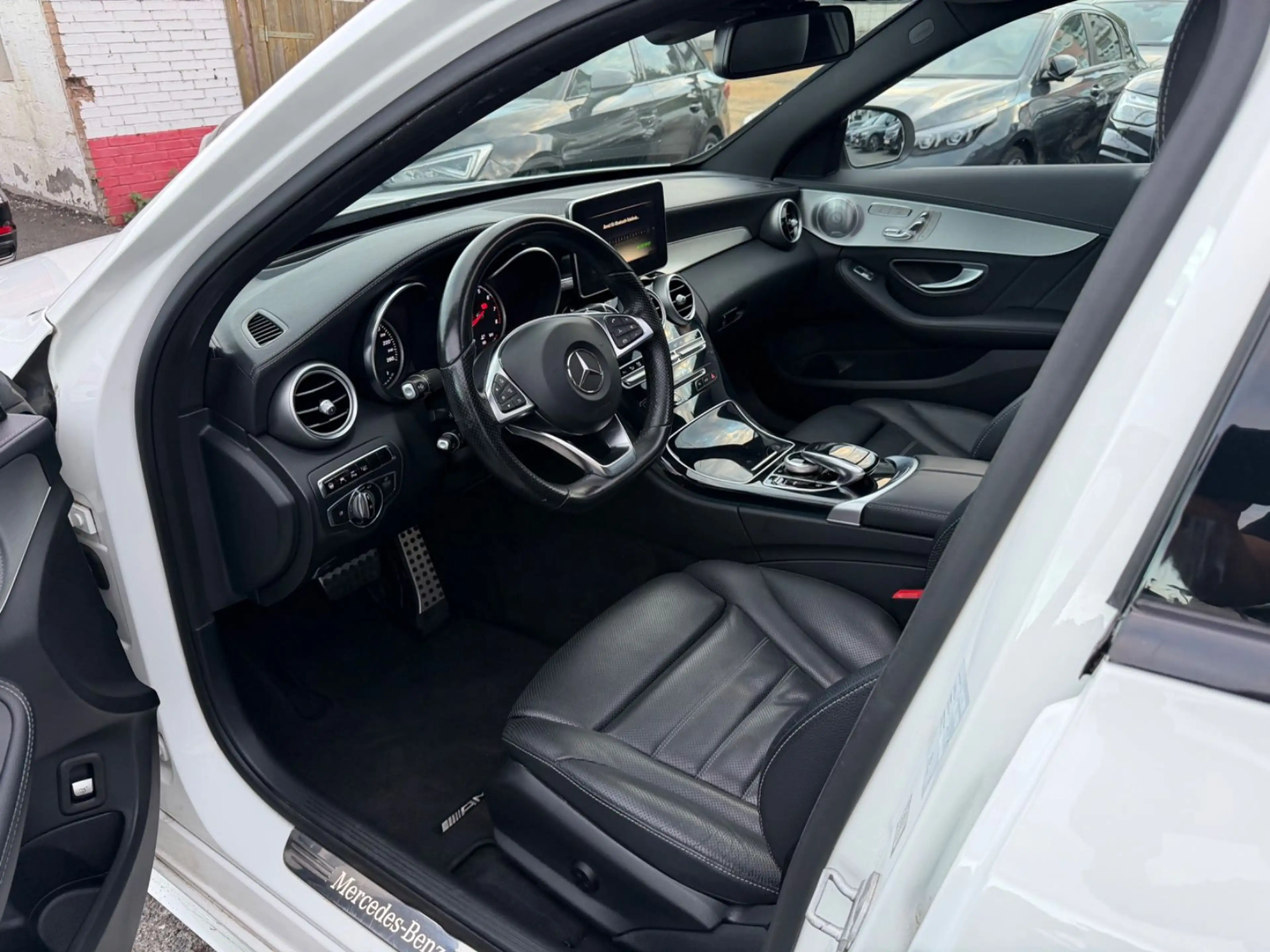Mercedes-Benz C 400 C Limousine 4Matic/Pano-Dach/Burmester — photo 12