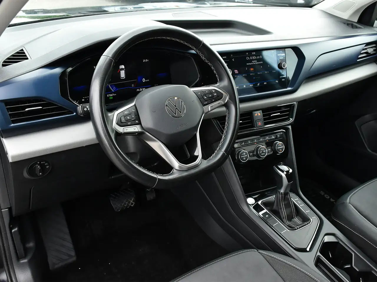 Volkswagen Taos photo Volkswagen Taos