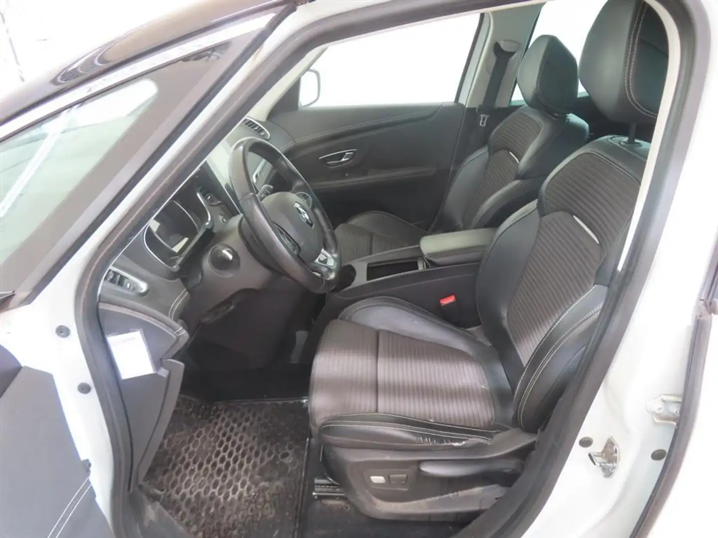 Renault Grand Scenic 1.3 TCe Bose 7-Persoons, Navigatie, Trekhaak, Wit - 2