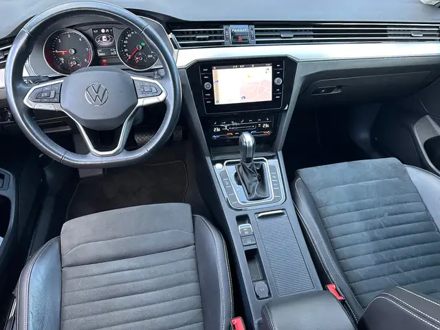 Volkswagen Passat view 14