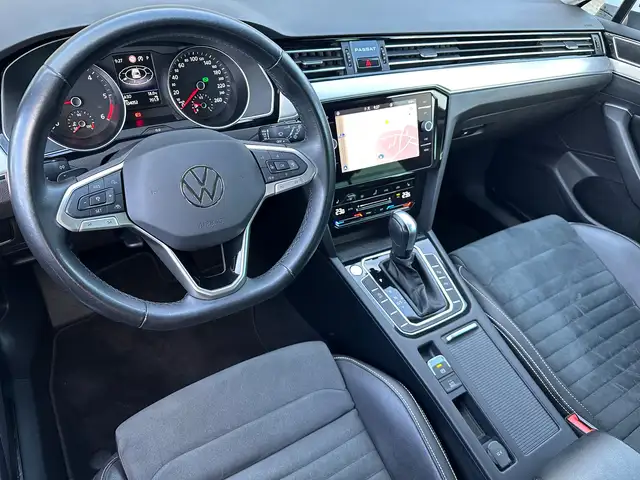 Volkswagen Passat view 11