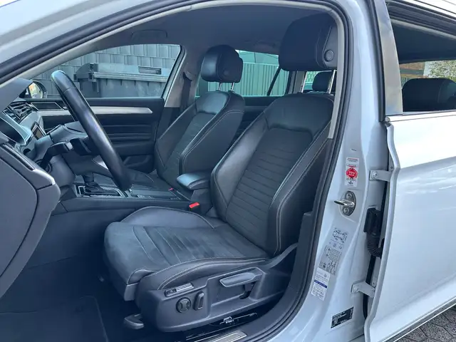 Volkswagen Passat view 12