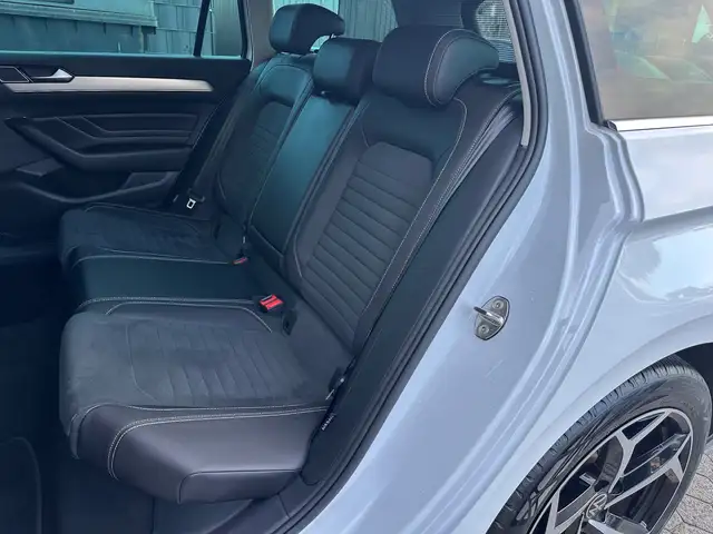 Volkswagen Passat view 13