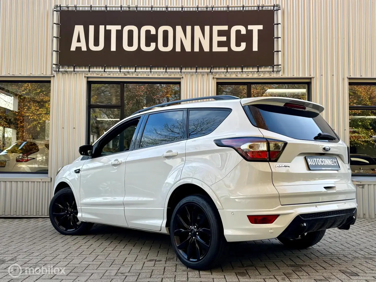 Ford Kuga 1.5 EcoBoost ST Line. NAVI, CAMERA, CRUISE, STOELV Wit - 2