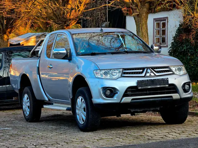 Mitsubishi L200 Invite Club Cab 4WD