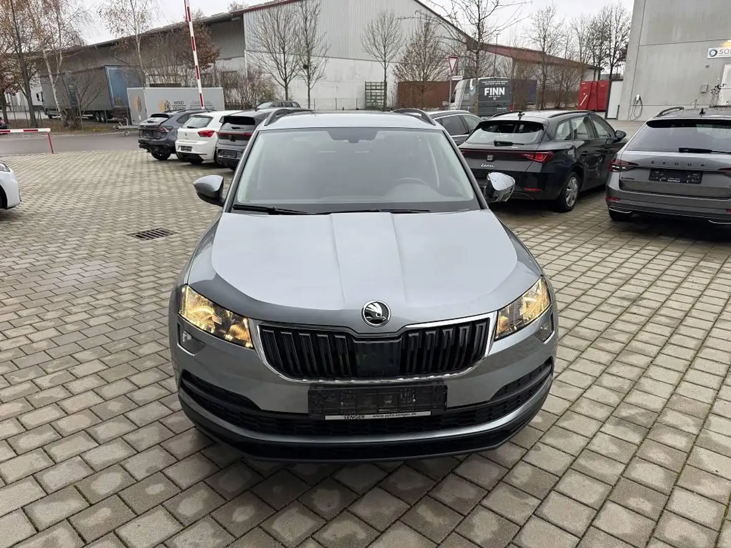 Skoda Karoq 1.0 TSI *TOP-Ausstattung* AMBITION Grau - 2