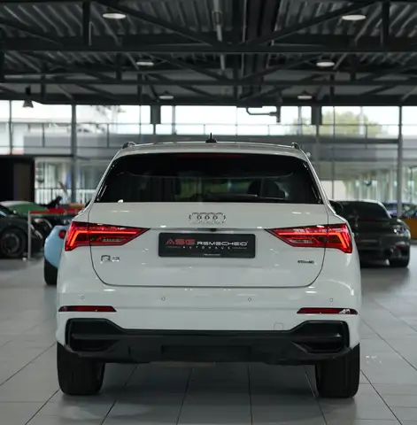 Audi Q3 view 9