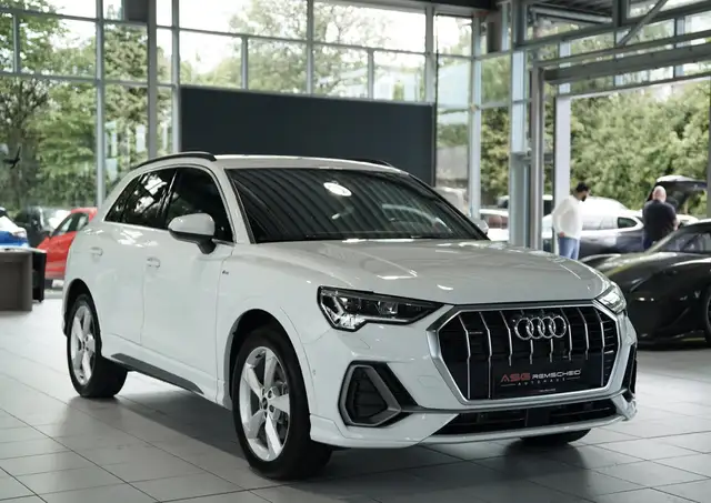 Audi Q3 view 6