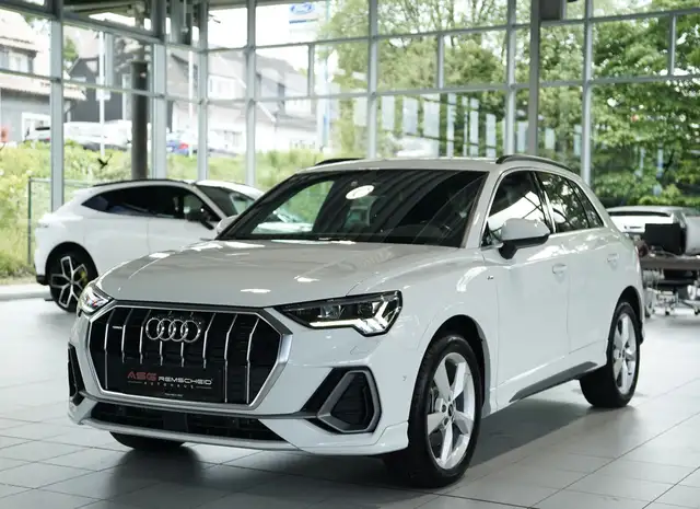 Audi Q3 view 5