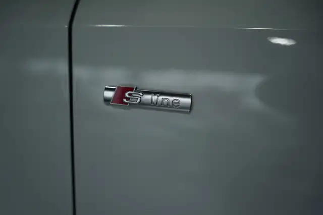 Audi Q3 view 12