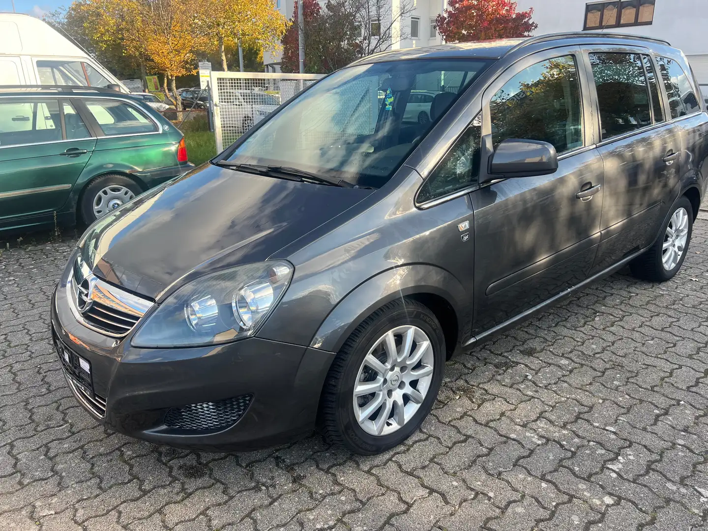 Opel Zafira Sport Grau - 2