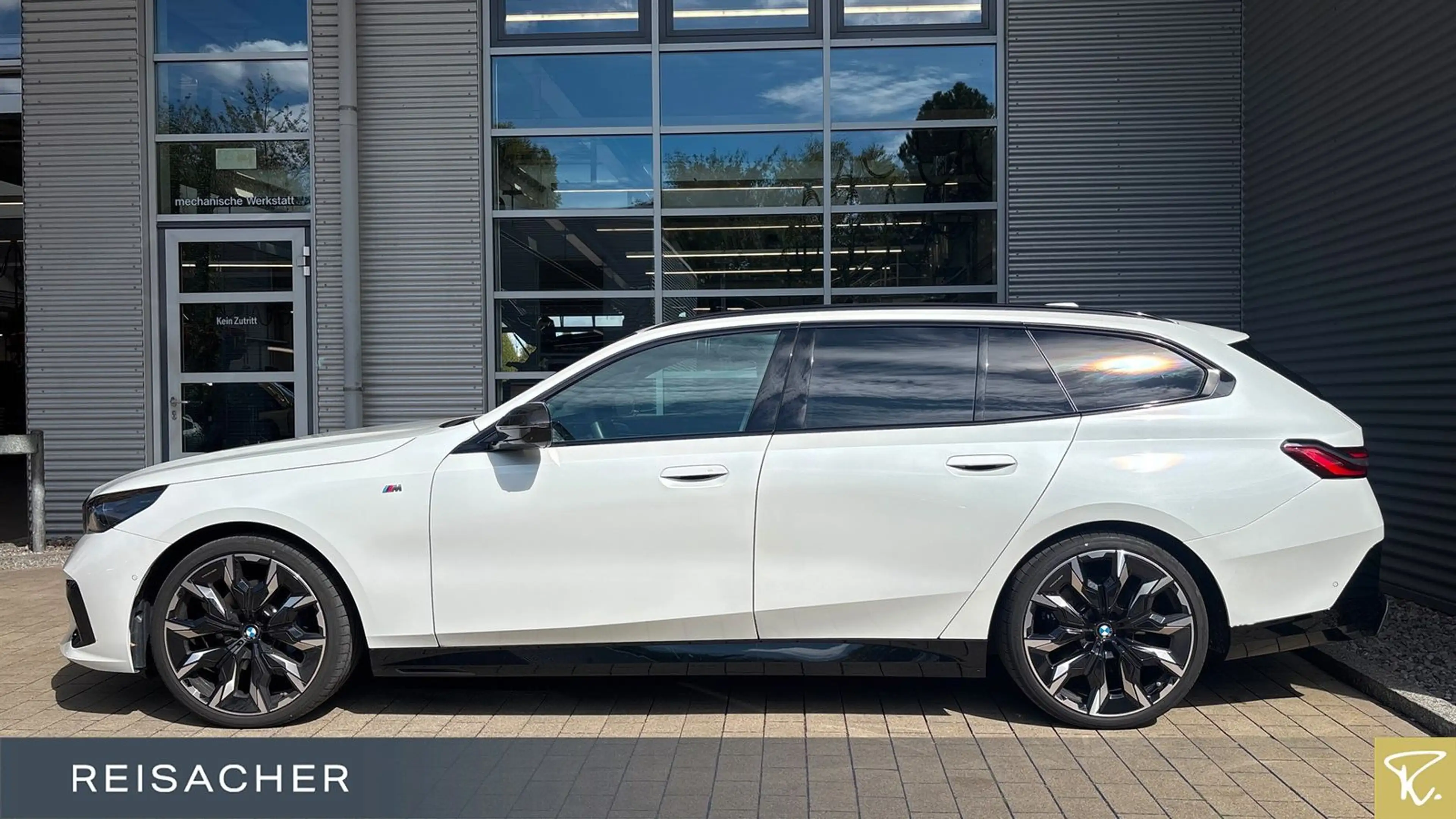 BMW 520 d A Tou M-Sport PRO AHK DAProf LM21" PAProf — photo 4