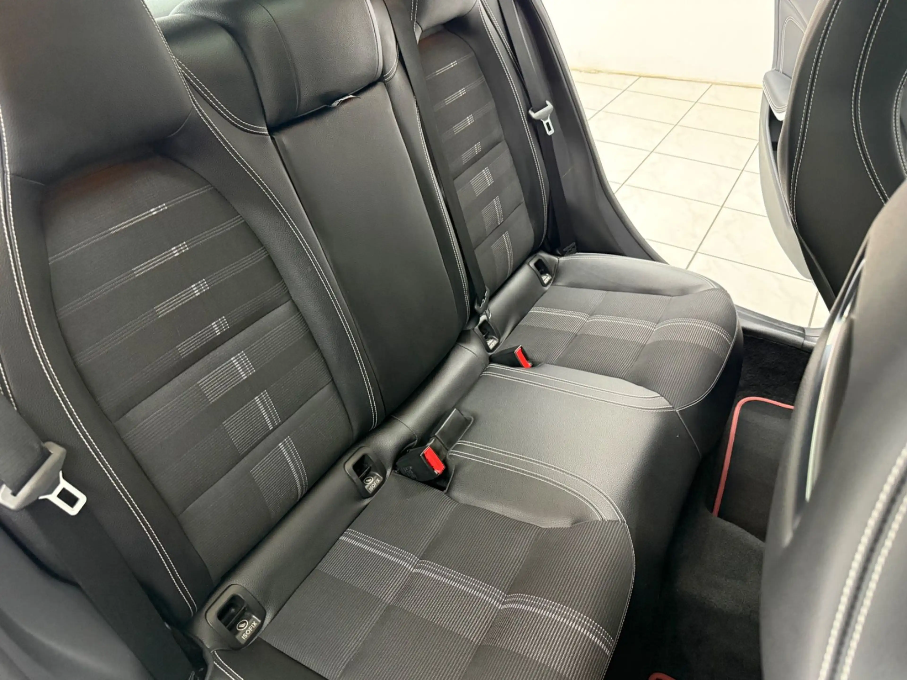 Mercedes-Benz GLA 220 d 4MATIC Urban*Pano*Navi*SHZ*AHK*Kamera* — photo 14