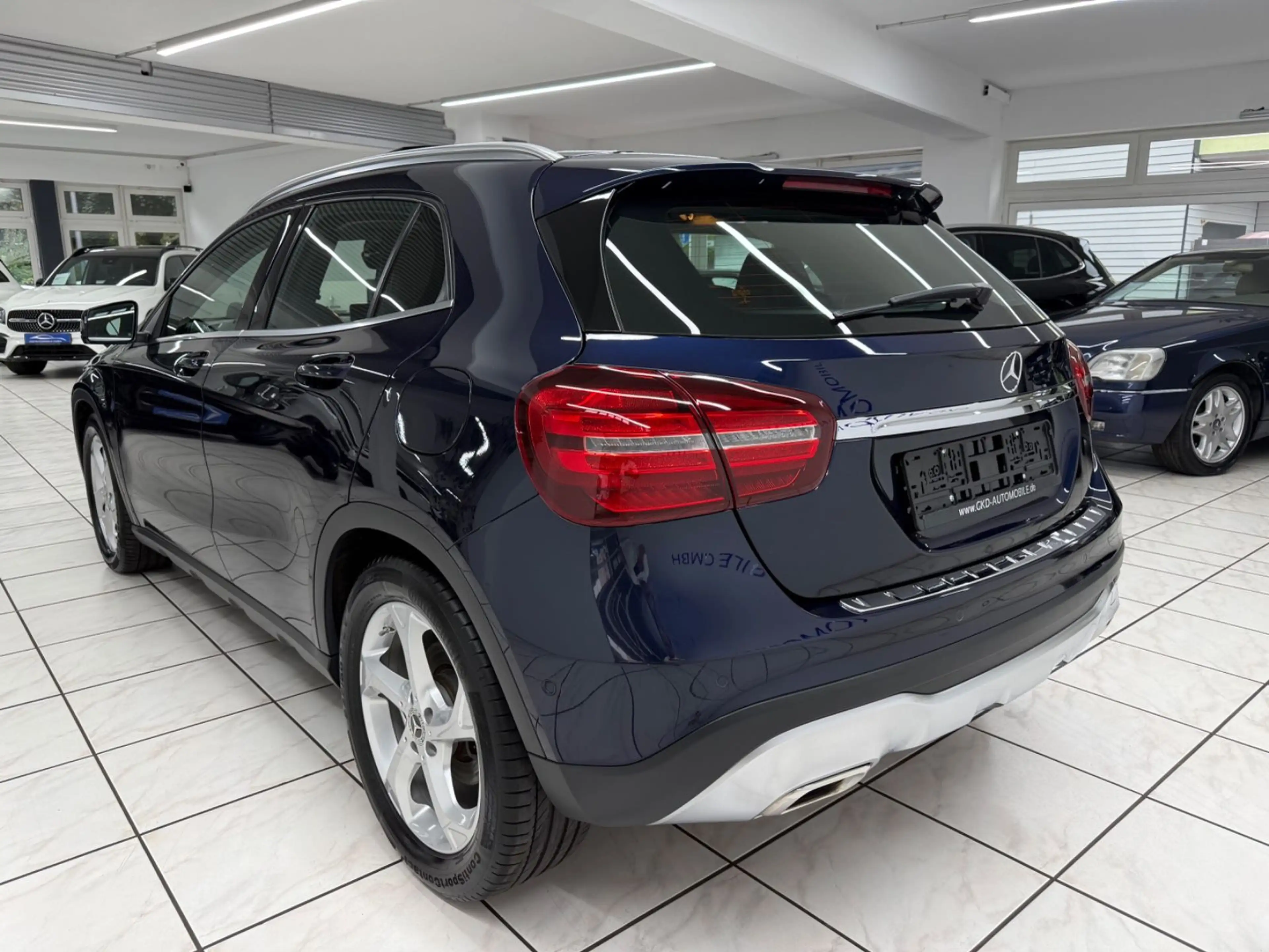 Mercedes-Benz GLA 220 d 4MATIC Urban*Pano*Navi*SHZ*AHK*Kamera* — photo 2