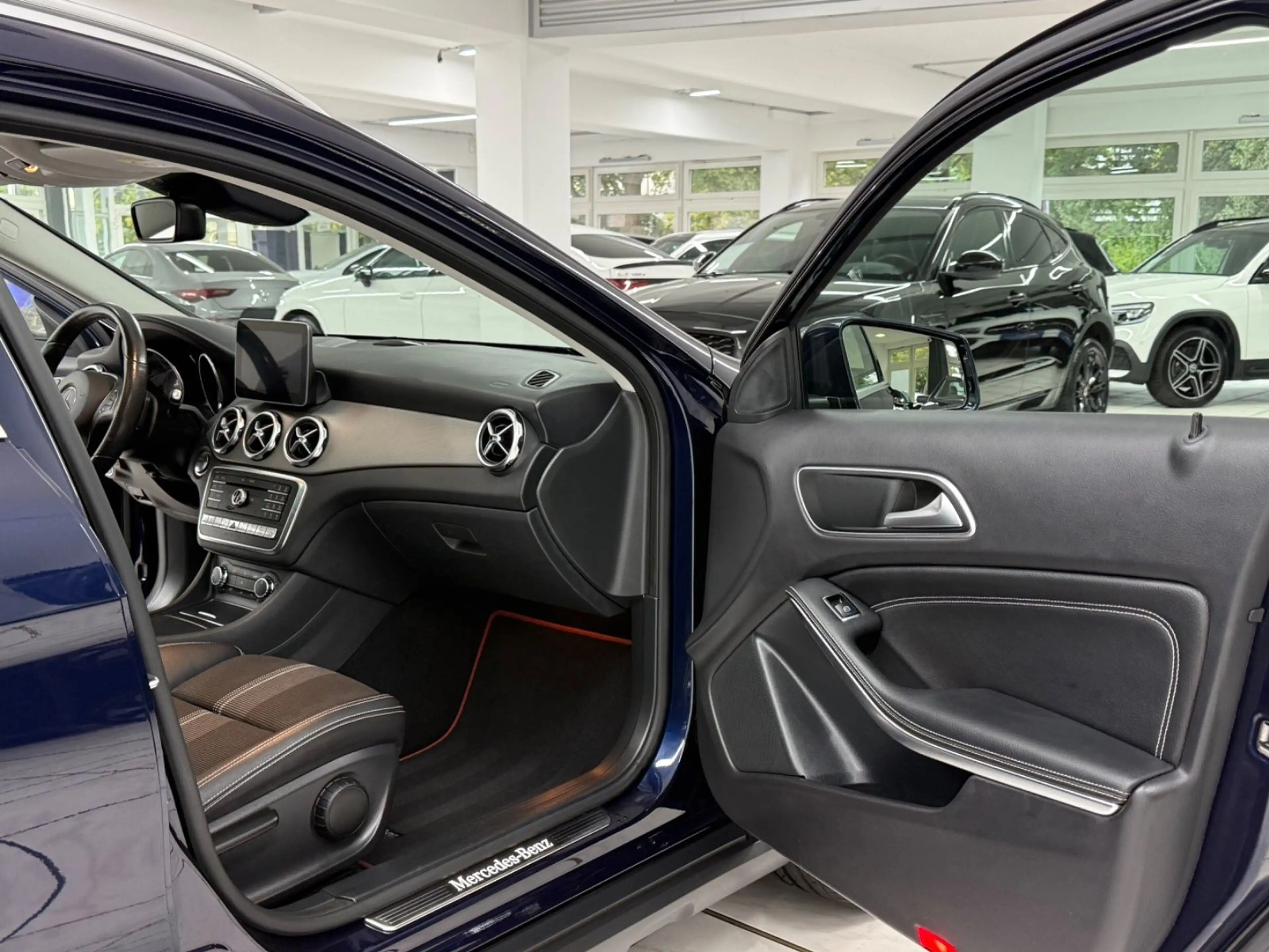 Mercedes-Benz GLA 220 d 4MATIC Urban*Pano*Navi*SHZ*AHK*Kamera* — photo 8